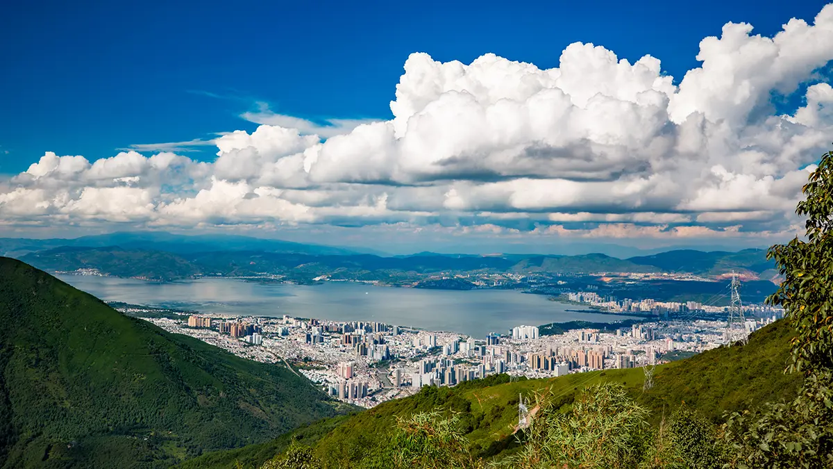者摩山之巅：把大理的山海城川装进一幅画里